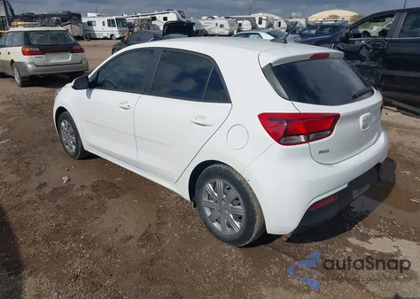 2022 Kia Rio 5-Door S z USA, uszkodzony, nr VIN 3KPA25AD9NE481703